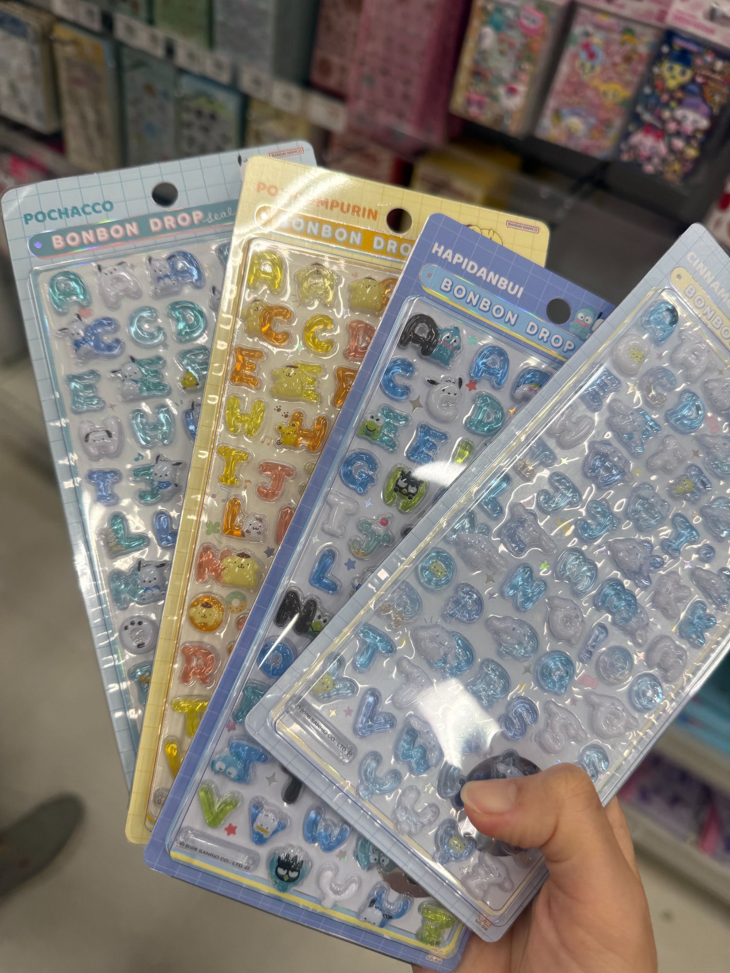 ポチャッコ ポムポムプリン ハピダンブイ シナモロール BONBON DROP seal moji