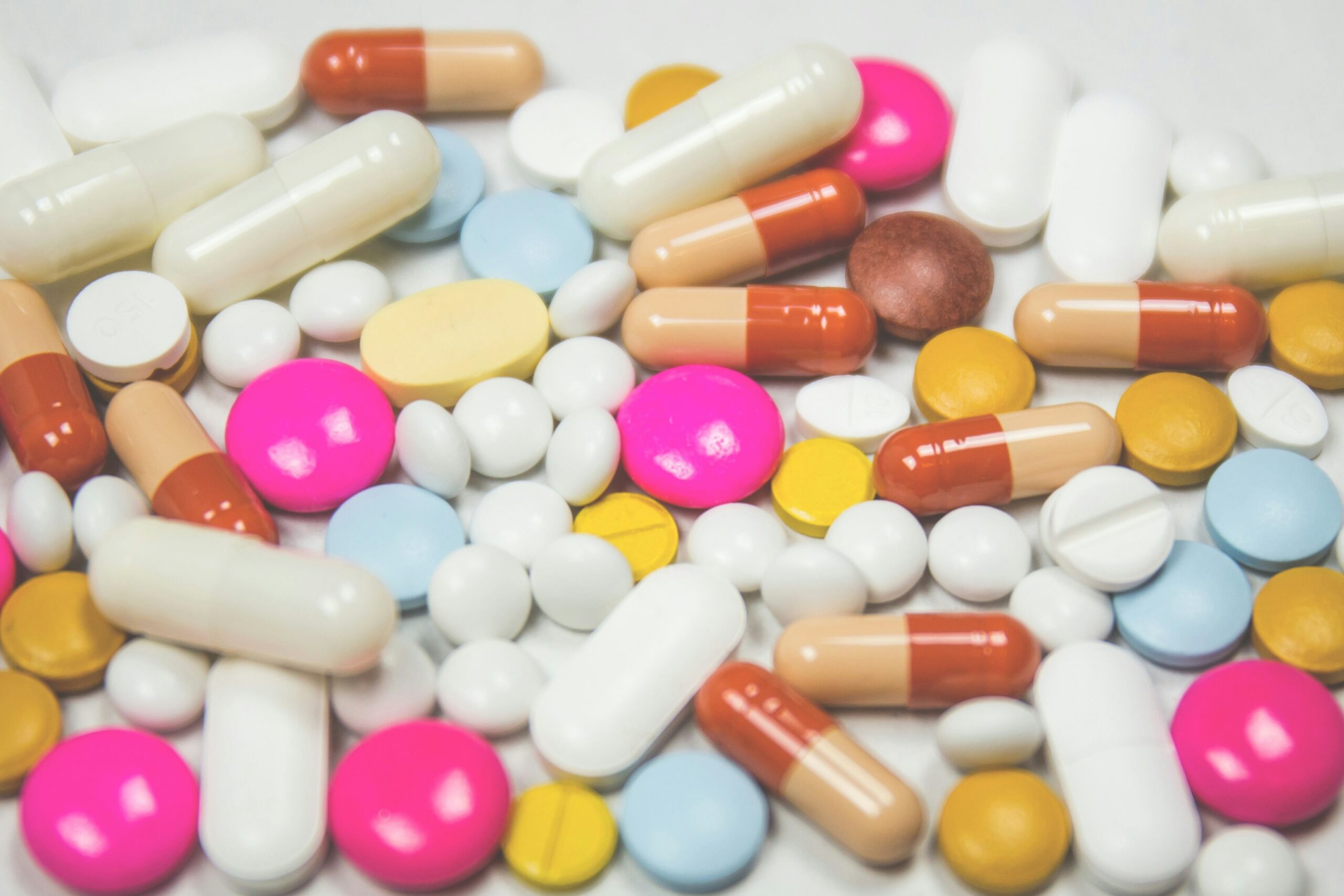 薬局で働く薬剤師の様子